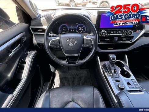Used 2023 Toyota Highlander Platinum AWD/4WD image 5