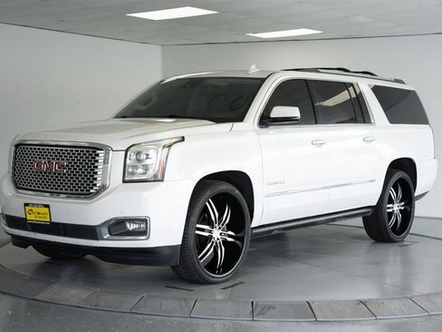 Used 2017 GMC Yukon XL Denali w/ Open Road Package image 3