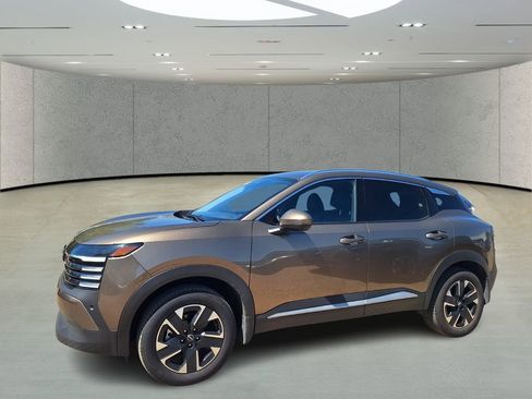 Used 2025 Nissan Kicks SR image 1