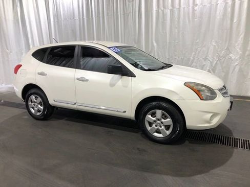 Used 2015 Nissan Rogue S image 2