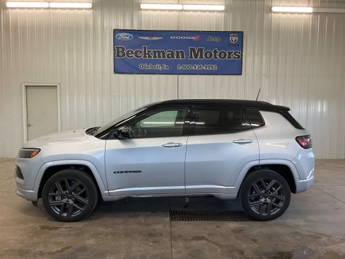 Used 2025 Jeep Compass Limited w/ High Altitude Package AWD/4WD image 2