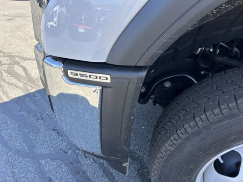 New 2026 GMC Sierra 3500 Pro AWD/4WD image 3
