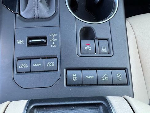 Used 2020 Toyota Highlander XLE image 30