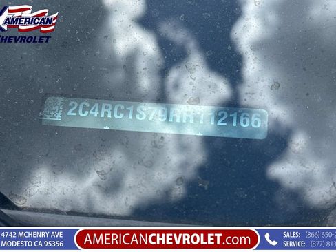 Used 2024 Chrysler Pacifica Limited FWD image 3