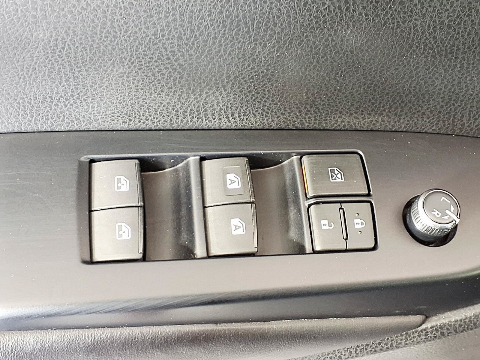 Used 2019 Toyota Highlander XLE FWD image 14