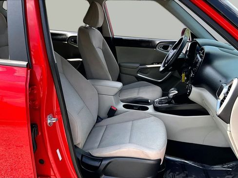 Used 2023 Kia Soul LX FWD image 9