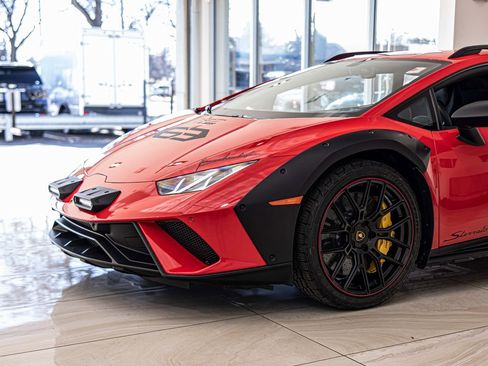 Used 2023 Lamborghini Huracan Sterrato image 4