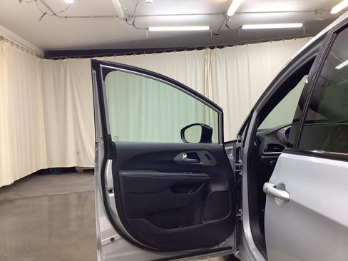 New 2026 Chrysler Pacifica Select w/ S Appearance Package FWD image 11