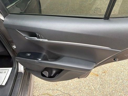 Used 2020 Toyota Camry SE w/ Carpet Mat Package FWD image 17