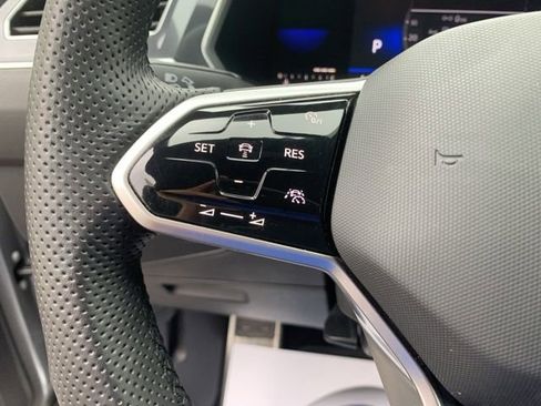 Used 2022 Volkswagen Tiguan SE R-Line image 29