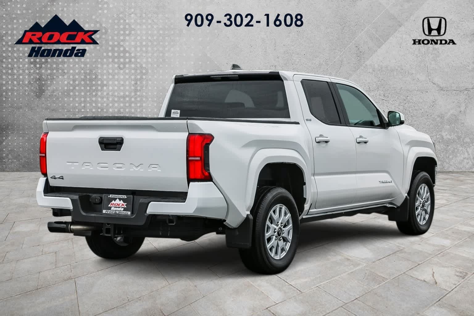 Used 2026 Toyota Tacoma SR5 AWD/4WD image 4