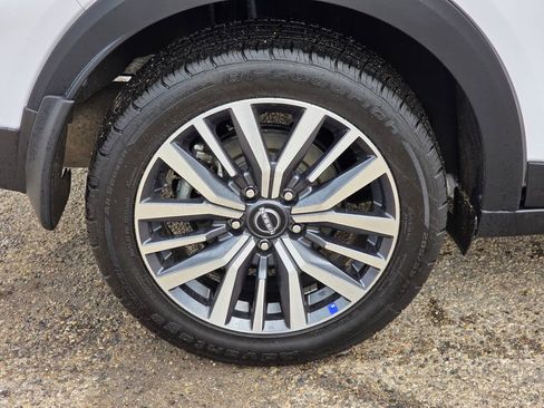 Used 2023 Nissan Kicks SV image 10