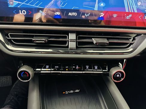 Used 2025 Chevrolet Equinox EV RS image 19