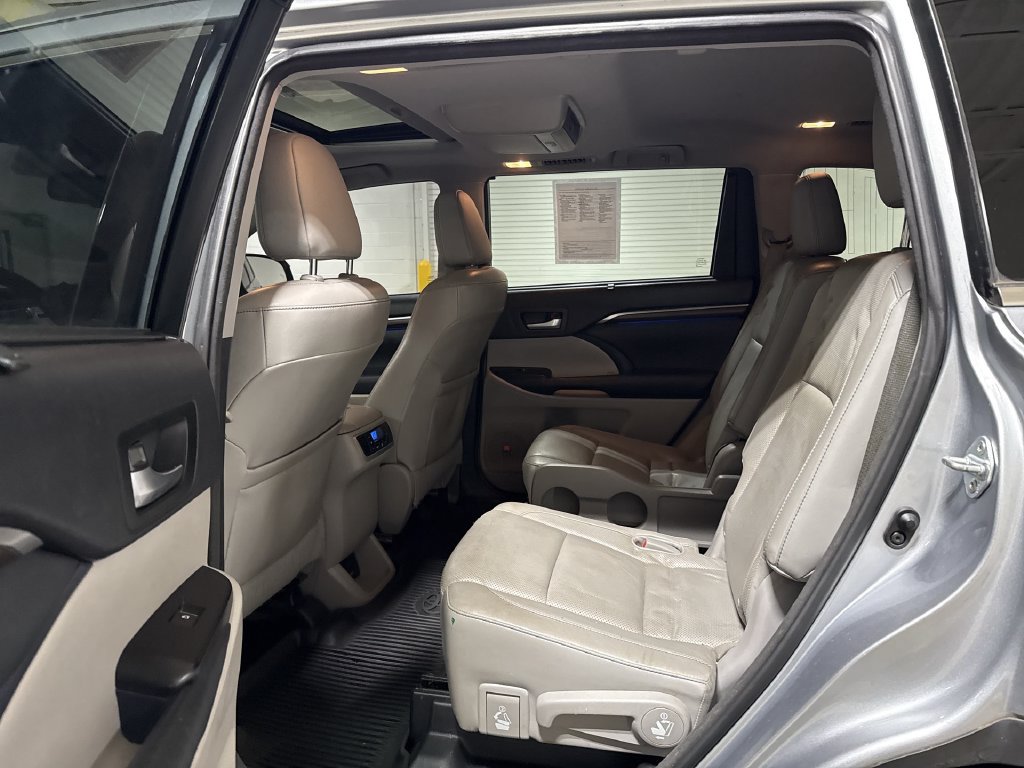 Used 2015 Toyota Highlander Limited AWD/4WD image 24