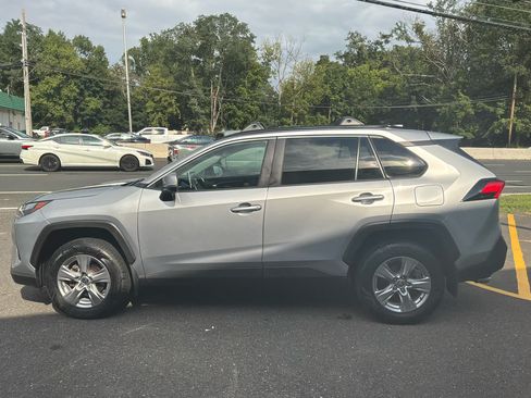Used 2022 Toyota RAV4 XLE w/ Convenience Package AWD/4WD image 8