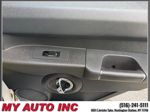 Used 2010 Jeep Commander Sport w/ Sun/Sound Group image 33