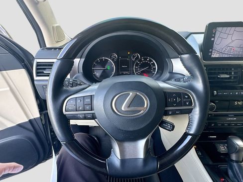 Used 2023 Lexus GX 460 Premium w/ Premium Package image 11