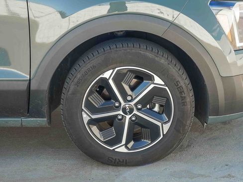Used 2025 Kia Niro EX FWD image 11