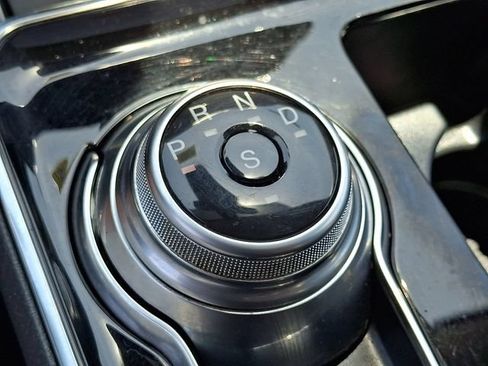 Used 2020 Ford Edge Titanium FWD image 17