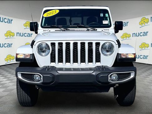 Used 2023 Jeep Gladiator Overland AWD/4WD image 2