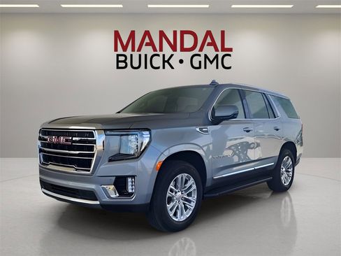 Used 2024 GMC Yukon SLT w/ SLT Luxury Package image 1