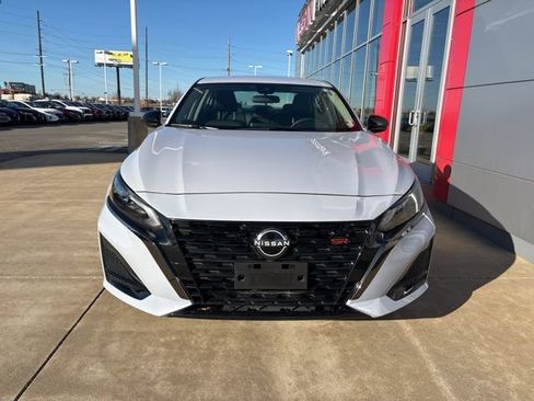 Certified 2024 Nissan Altima 2.5 SR image 3