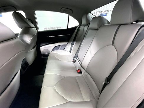 Used 2021 Toyota Camry XLE image 21