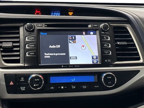 Used 2018 Toyota Highlander XLE image 19