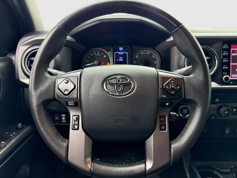 Used 2020 Toyota Tacoma TRD Off-Road AWD/4WD image 19