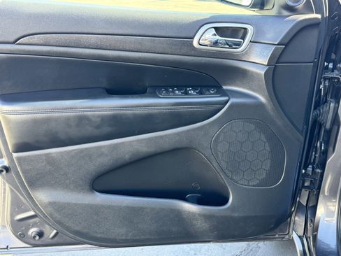 Used 2018 Jeep Grand Cherokee Altitude image 16