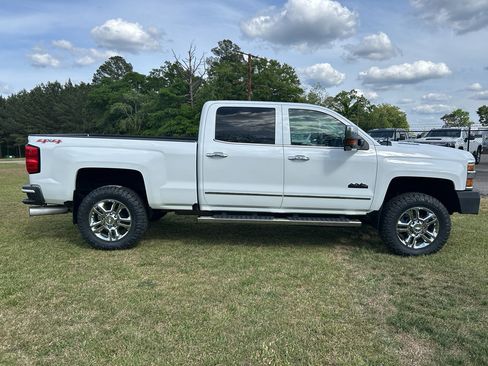 Used 2015 Chevrolet Silverado 2500 High Country w/ Duramax Plus Package image 9