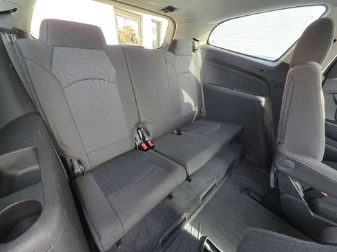 Used 2016 Chevrolet Traverse LT image 11