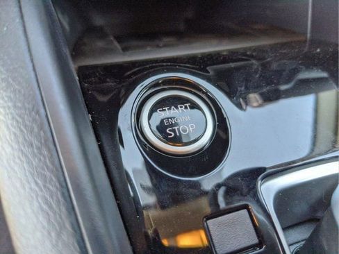 Used 2025 Nissan Versa SR w/ Trunk Package image 35