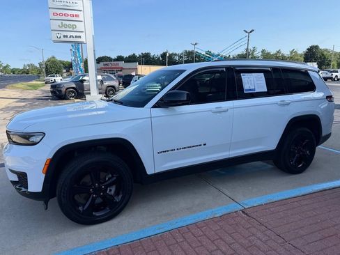 Used 2023 Jeep Grand Cherokee L Laredo AWD/4WD image 4