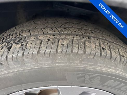 Used 2025 Ford Explorer Active w/ Active Comfort Package image 13