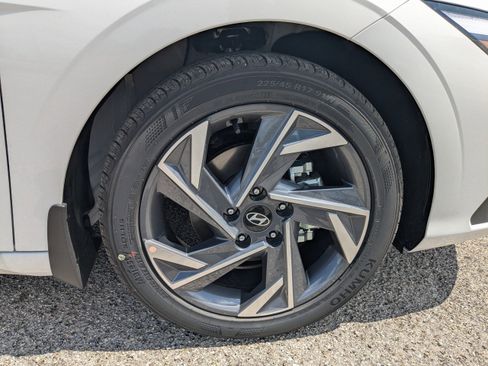 Used 2025 Hyundai Elantra Sport FWD image 10