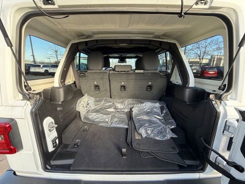 Certified 2025 Jeep Wrangler Unlimited Sahara w/ Safety Group AWD/4WD image 27