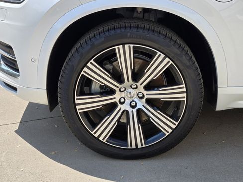 Used 2025 Volvo XC90 T8 Ultra w/ Lounge Package image 13