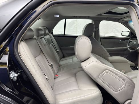 Used 2011 Cadillac DTS Premium image 37