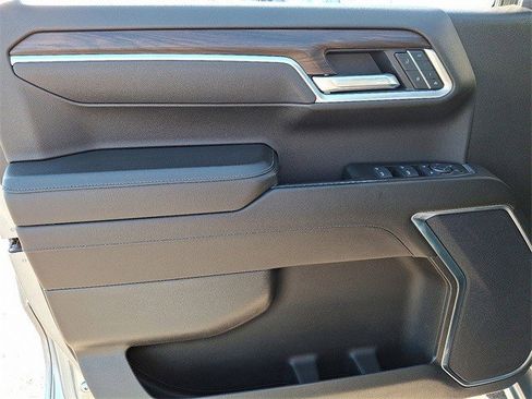 Certified 2025 GMC Sierra 1500 SLT image 11