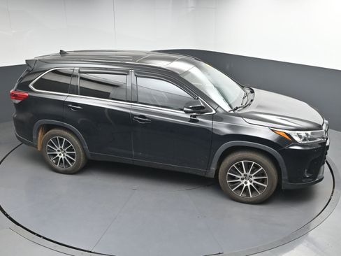 Used 2018 Toyota Highlander SE FWD image 34