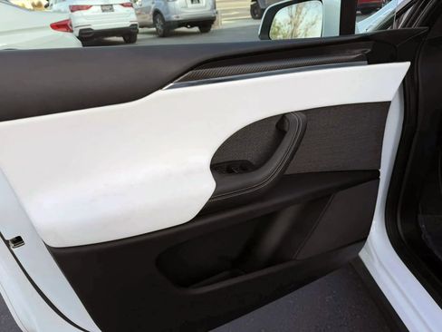 Used 2023 Tesla Model X Plaid image 25