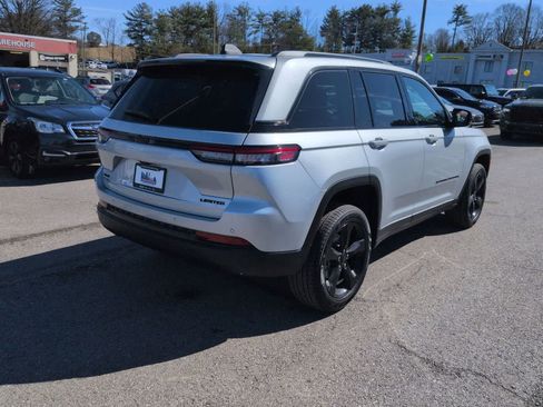New 2025 Jeep Grand Cherokee Limited w/ Black Appearance Package AWD/4WD image 8