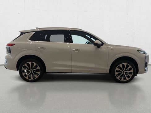 New 2026 Audi Q3 quattro 2.0T AWD/4WD image 4