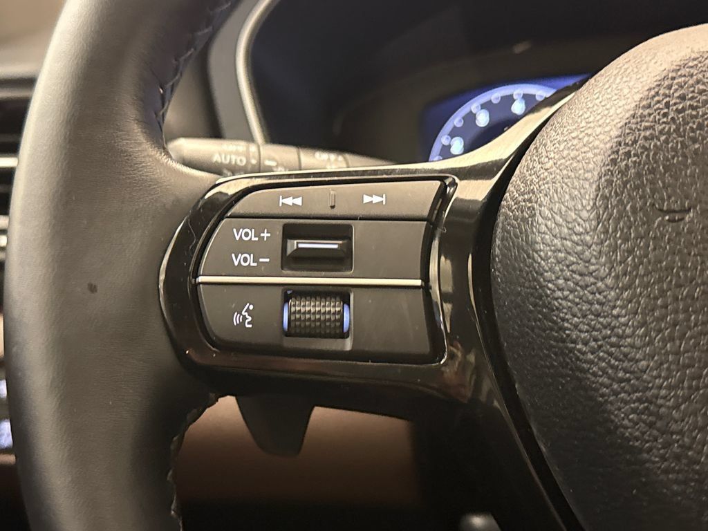 Used 2025 Honda Pilot Elite image 41
