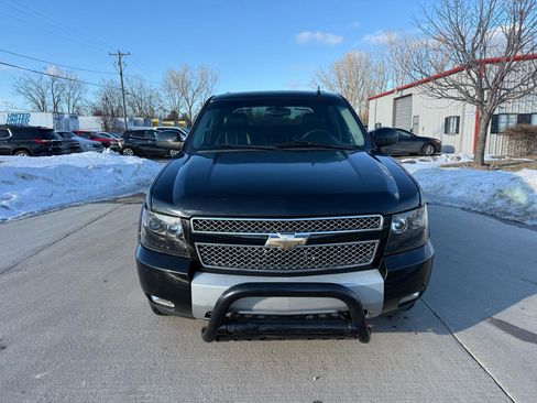 Used 2010 Chevrolet Avalanche LT w/ Luxury Package image 2