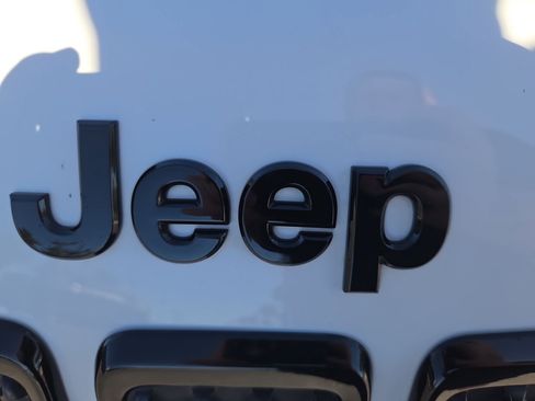 Used 2020 Jeep Cherokee Latitude Plus AWD/4WD image 24