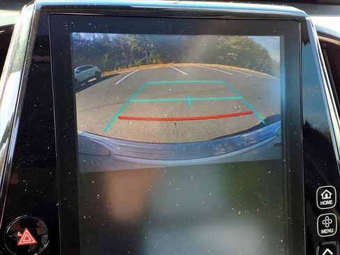 Used 2018 Toyota Prius Four image 18