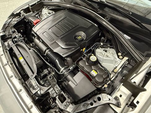 Used 2019 Jaguar F-PACE Premium image 67