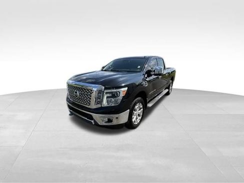 Used 2017 Nissan Titan SL AWD/4WD image 3